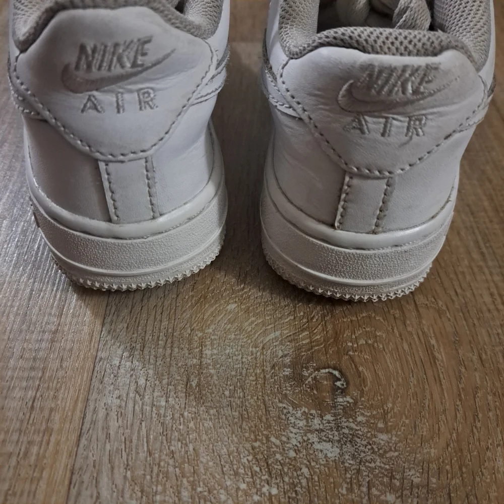 Nike Air Force 1 Triple White Kids Athletic Sneakers Classic Low-Top Size 2Y